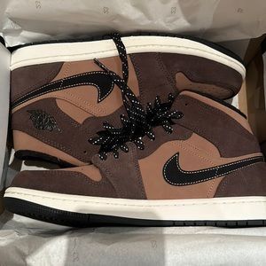 Sold - Nike Air Jordan 1 SE Dark Chocolate/Earth Tone